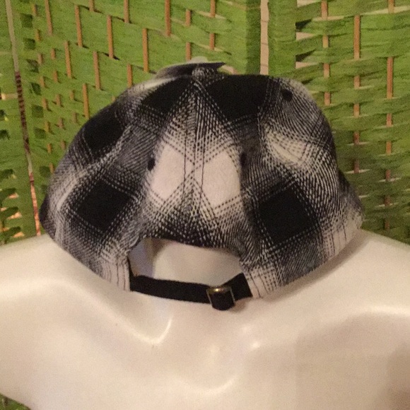 🖤NWT Awesome Flannel Type Baseball Cap Must Have - Picture 5 of 6